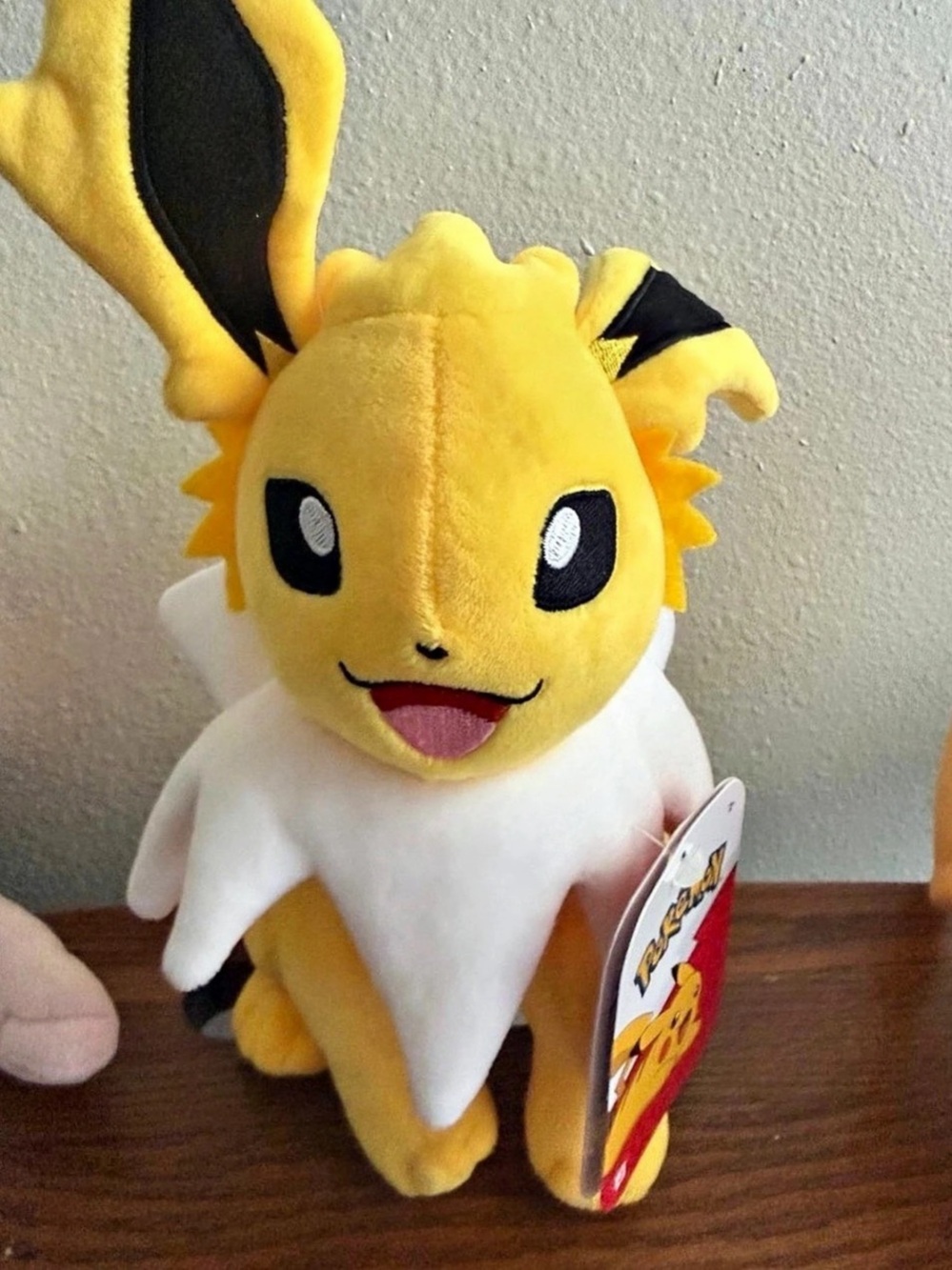 Pokémon Center Jolteon Sitting Cuties Plush Yellow & White NWT Pokemon